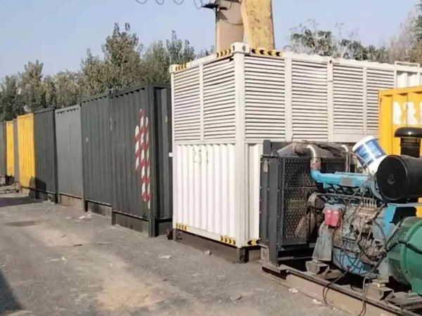 虹口200KW柴油发电机机组每小时油耗是多少？